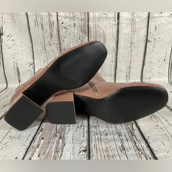 Steve Madden “Darma” Crocodile Embossed Ankle Boots Blush Tan Bootie Sz 10 - Picture 5 of 9